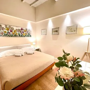 Cozy Santa Maria Novella Uffizi Duomo 2beds-2baths Appartamento Firenze